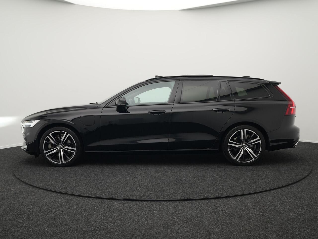 Volvo V60 T6 Recharge AWD R-Design LONG RANGE Plug In Hybrid Dealer O.H. PHEV | Panodak | Lederen Sportstoelen Memory | Harman Kardon | Apple Carplay | Navigatie | Camera | L.M. 19" | DAB | Virtual |