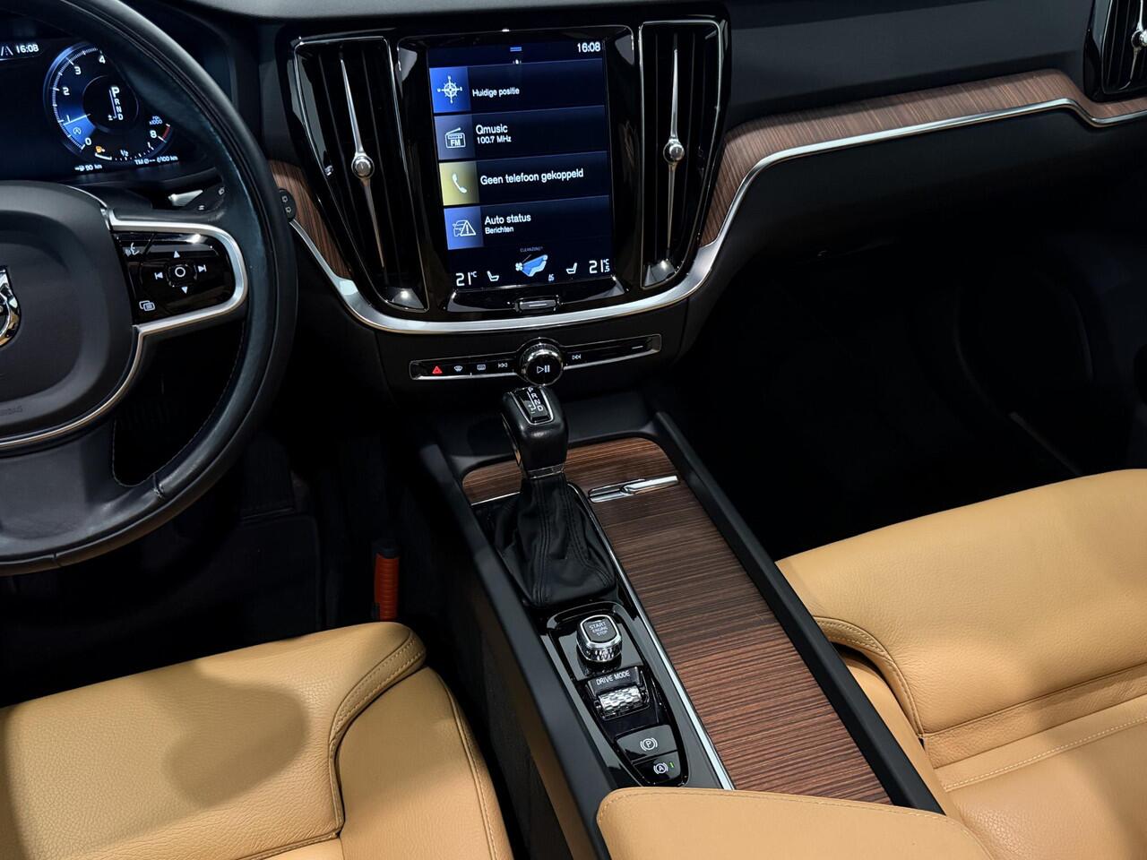 Volvo V60 2.0 T4 Inscription | Harman/Kardon | Park Assist Pack | Scandinavian Line | IntelliSafe Surround | Trekhaak elektrisch wegklapbaar | Elektrisch bedienbaar glazen schuif-/kanteldak