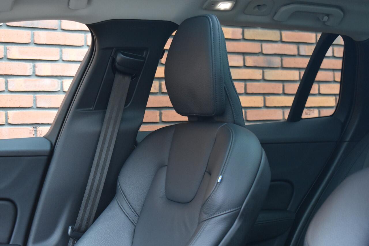 Volvo V60 B4 211PK Automaat Plus Dark | Climate | Trekhaak | Schuif-/kanteldak | Lighting |