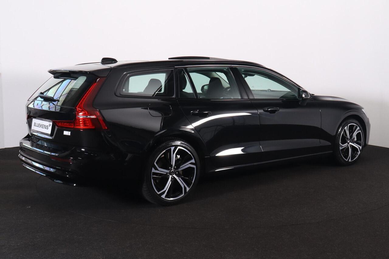 Volvo V60 T8 Recharge AWD Ultimate Dark - Panorama/schuifdak - IntelliSafe Assist & Surround - 360º Camera - Bowers & Wilkins audio - Adaptieve LED koplampen - Verwarmde voorstoelen, stuur & achterbank - Parkeersensoren voor & achter - Elektr. bedienb. voorstoelen 