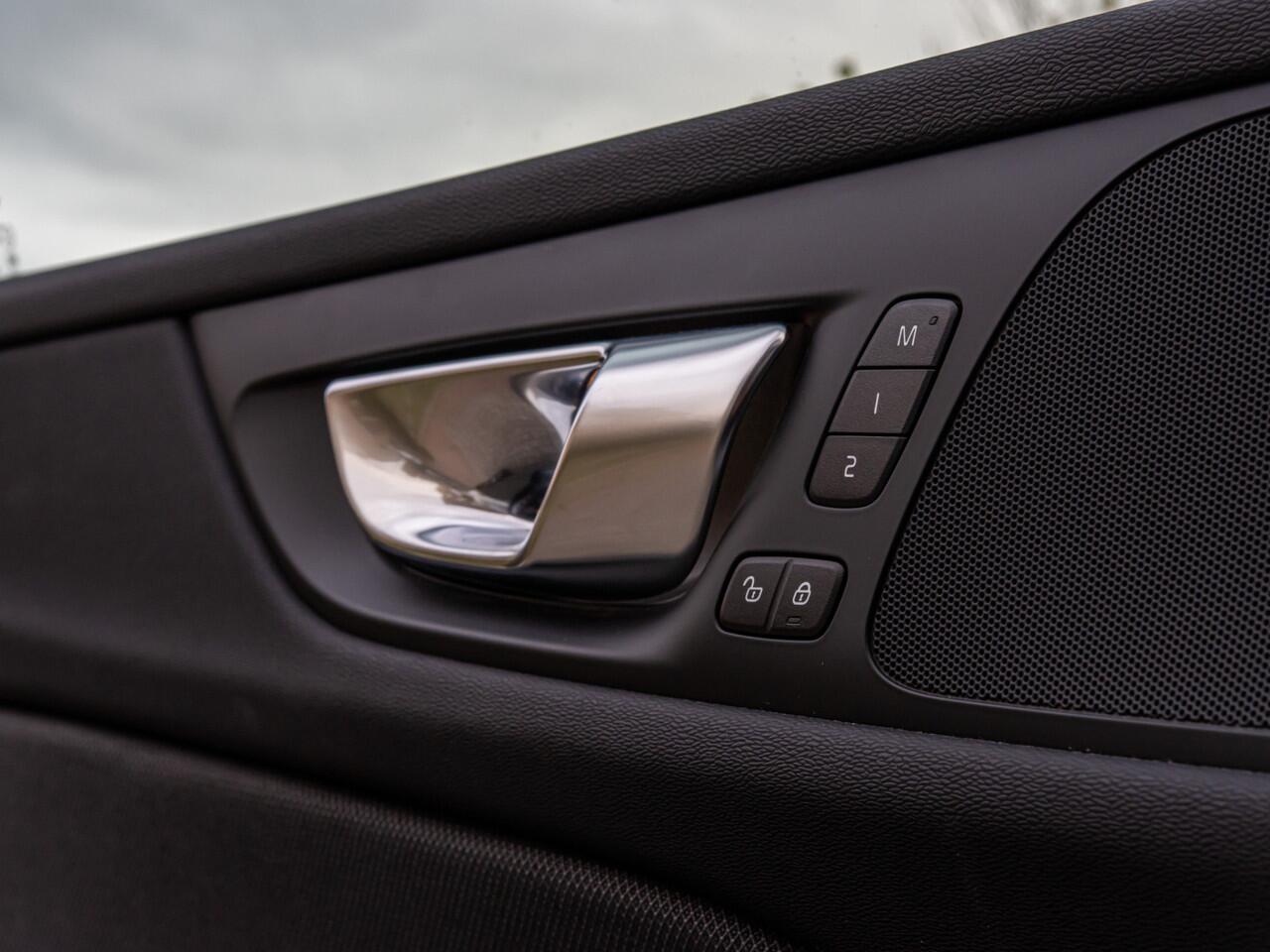 Volvo V60 2.0 T6 Recharge AWD R-Design ORG NL PANO ELEK STOEL CAMERA BLACK OPTIC