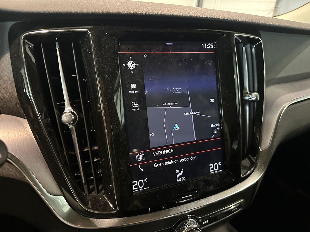 Volvo V60 D3 Aut. Momentum Parkeercamera Navigatie 150pk