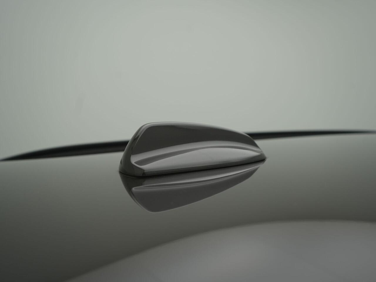 Volvo V60 2.0 B3 Core - RIJKLAARPRIJS - All seasonbanden - DAB+ - Achteruitrijcamera - Keyless Entry & GO - Stoel- en Stuurverwarming