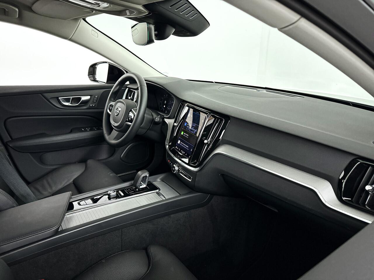 Volvo V60 B4 Aut. Plus Dark | Parkeercamera | Stoel- en stuurverwarming | Trekhaak