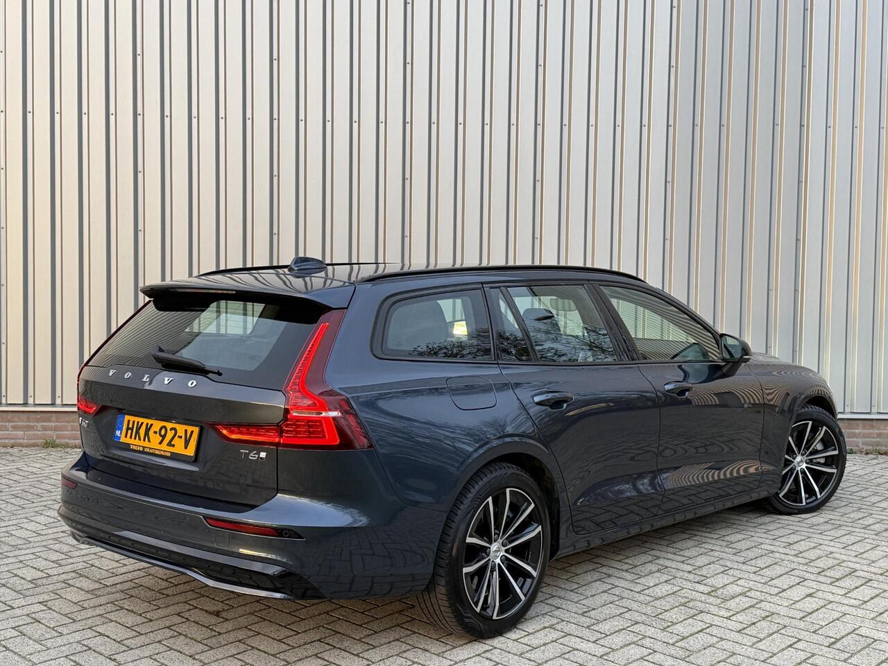 Volvo V60 2.0 T6 Plug-in hybrid AWD Plus Dark l Verwarmbare voorruit l Trekhaak l 360 Camera l