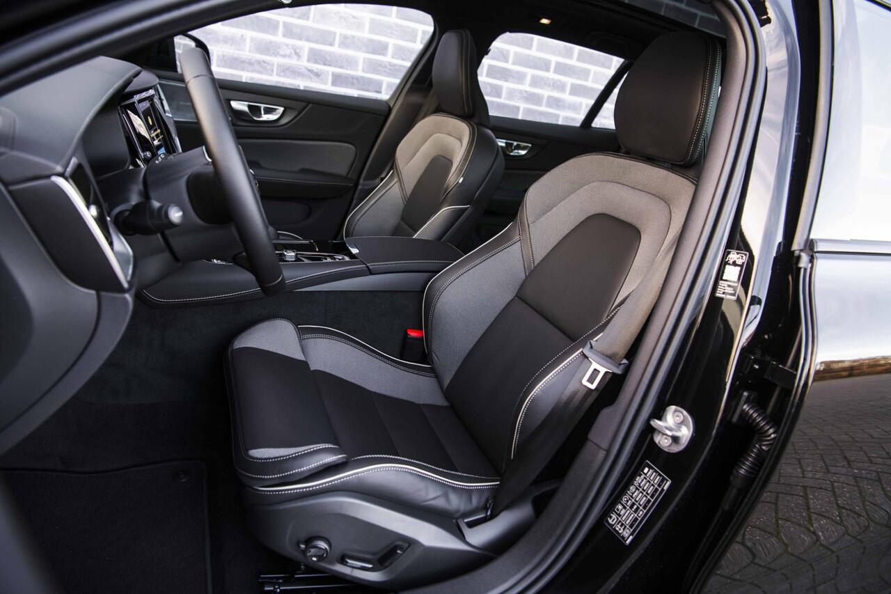 Volvo V60 2.0 T8 Plug-in hybrid AWD Ultra Dark Performance Edition | Polestar Tuning | Black Pack | Panoramadak | 360 Camera | Head Up Display | Lighting Pack |