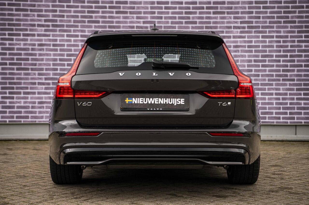 Volvo V60 2.0 T6 Plug-in hybrid AWD Plus Dark | Trekhaak | Panoramadak | Adaptieve cruise control | Harman & Kardon | Elektrisch verstelbare voorstoelen | Stuur/stuur verwarming |