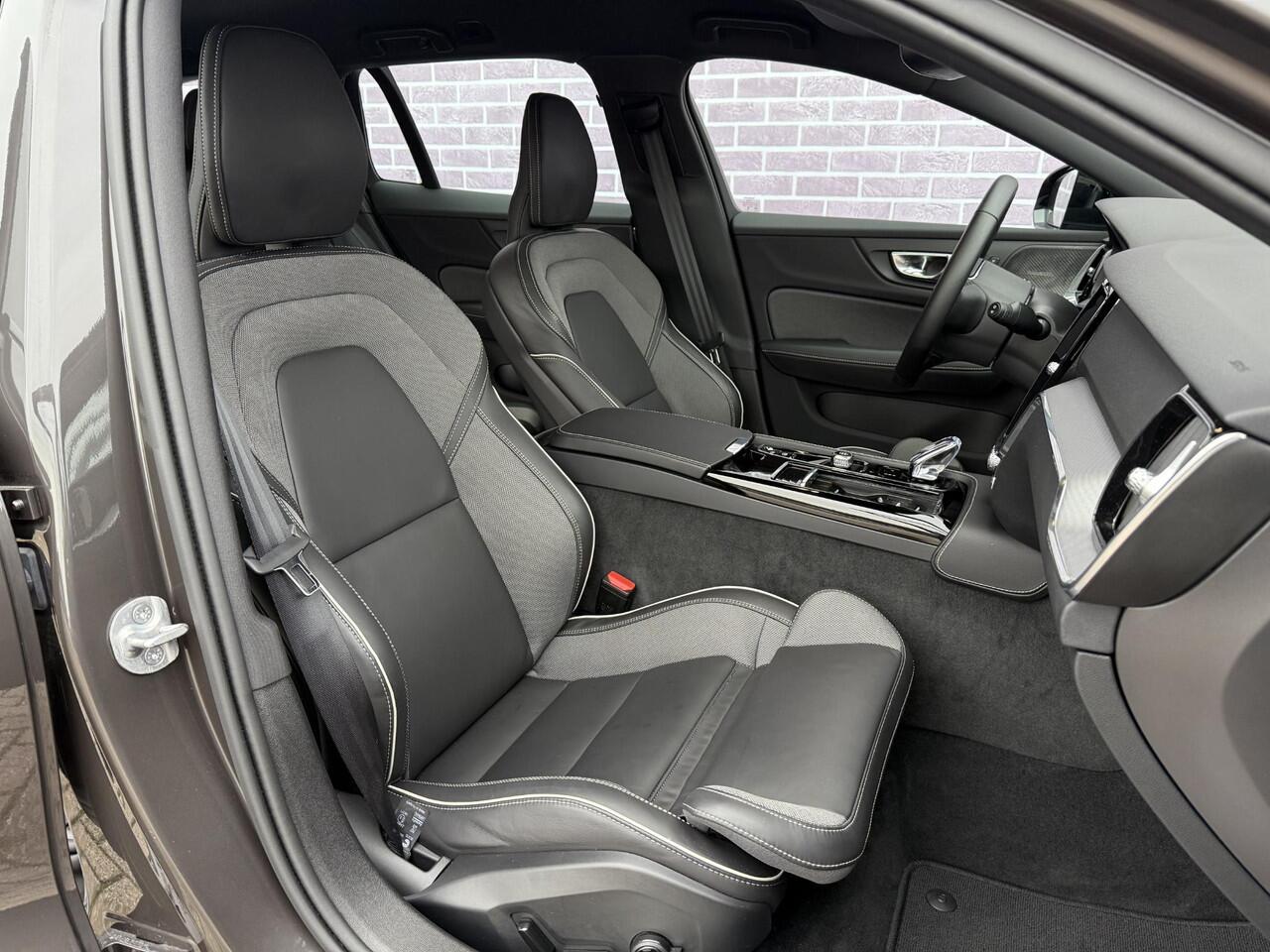 Volvo V60 2.0 T6 Plug-in hybrid AWD Plus Dark | 360° Camera | Stoel en stuurverwarming | Trekhaak | Adaptieve cruise control | Harman/Kardon audio | BLIS dodehoekdetectie |