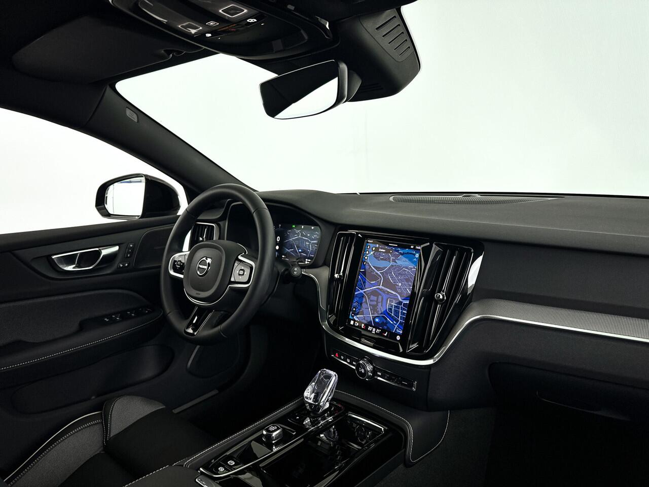 Volvo V60 T6 Plug-in hybrid AWD Plus Dark | 360° camera | Harman Kardon | Stoel- en Stuurverwarming | Trekhaak