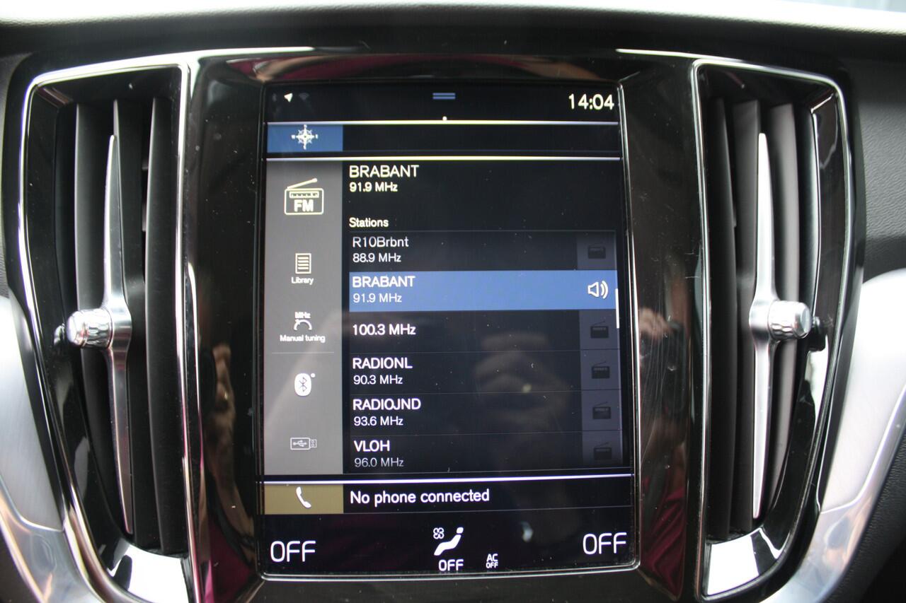 Volvo V60 2.0 T4 Momentum Pro NAVIGATIE - CAMERA - 1e EIGENAAR - RIJKLAAR