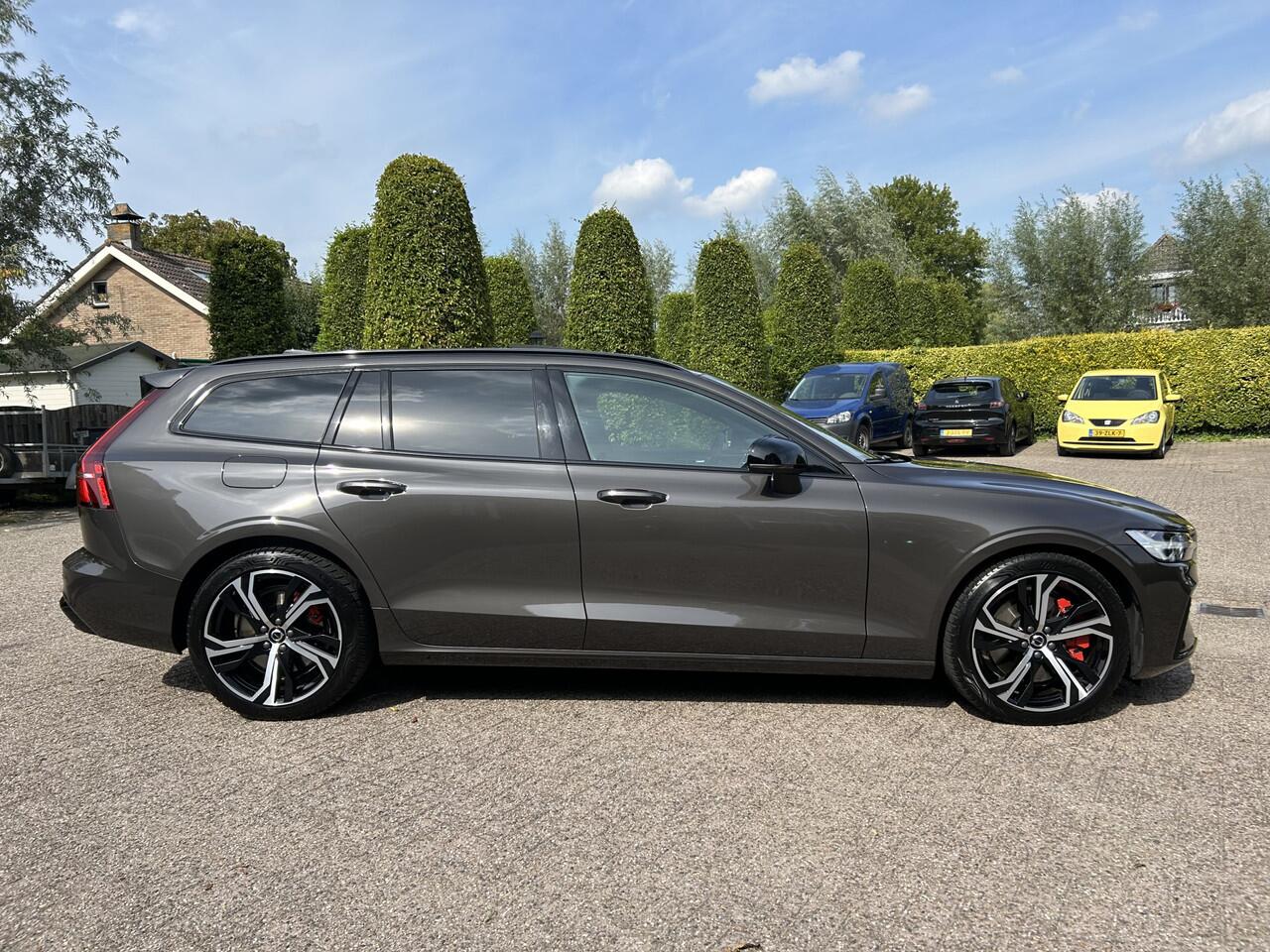 Volvo V60 2.0 T6 Plug-in hybrid AWD Plus Dark Ned. auto