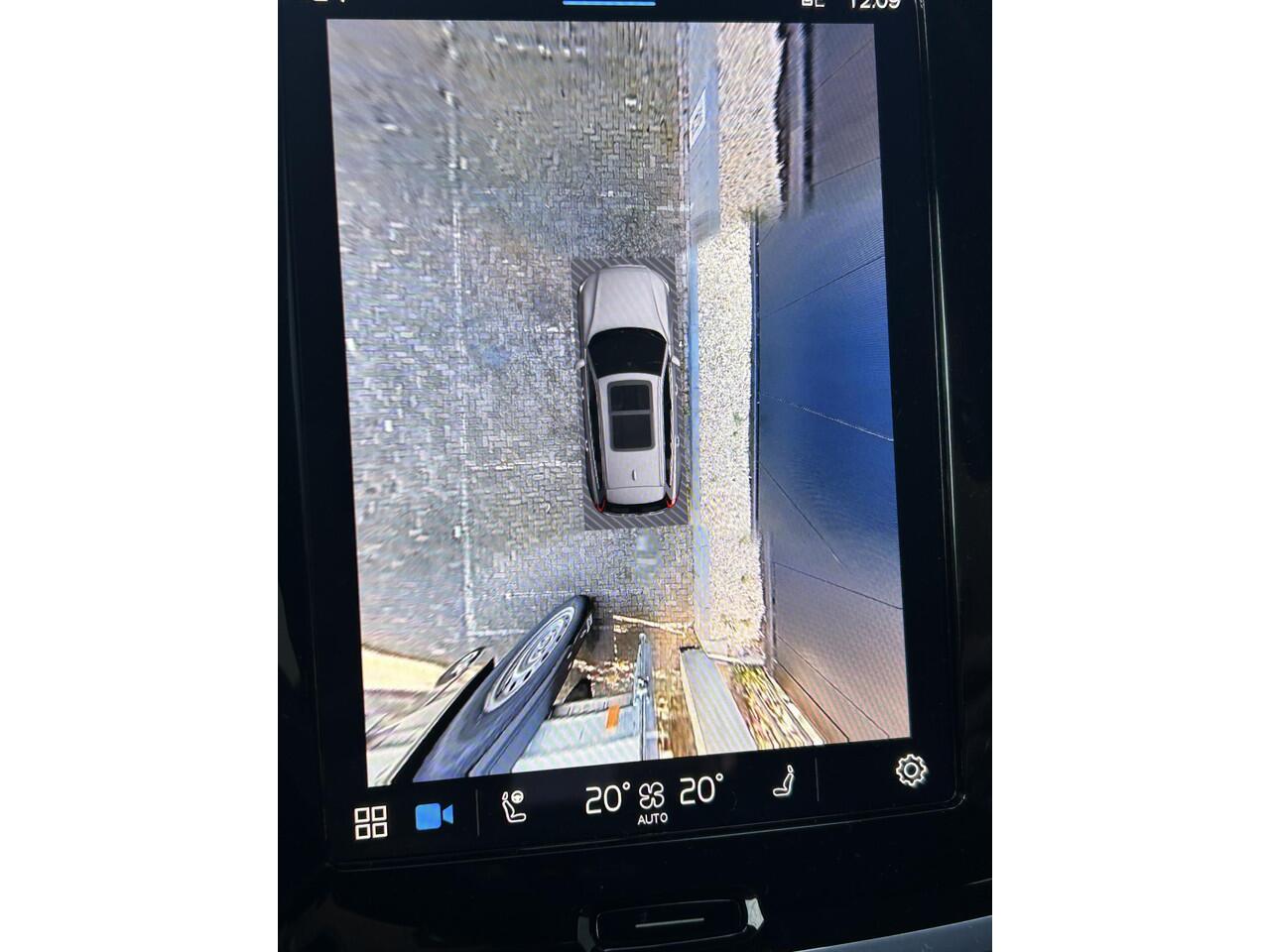 Volvo V60 2.0 T6 Plug-in hybrid AWD Plus Dark Adaptieve cruise control / BLIS / 360 camera / elektr. verst. Contourstoelen / stuur-,stoel-, voorruit verw. / Harman Kardon audio / Trekhaak / Keyless drive / All season banden