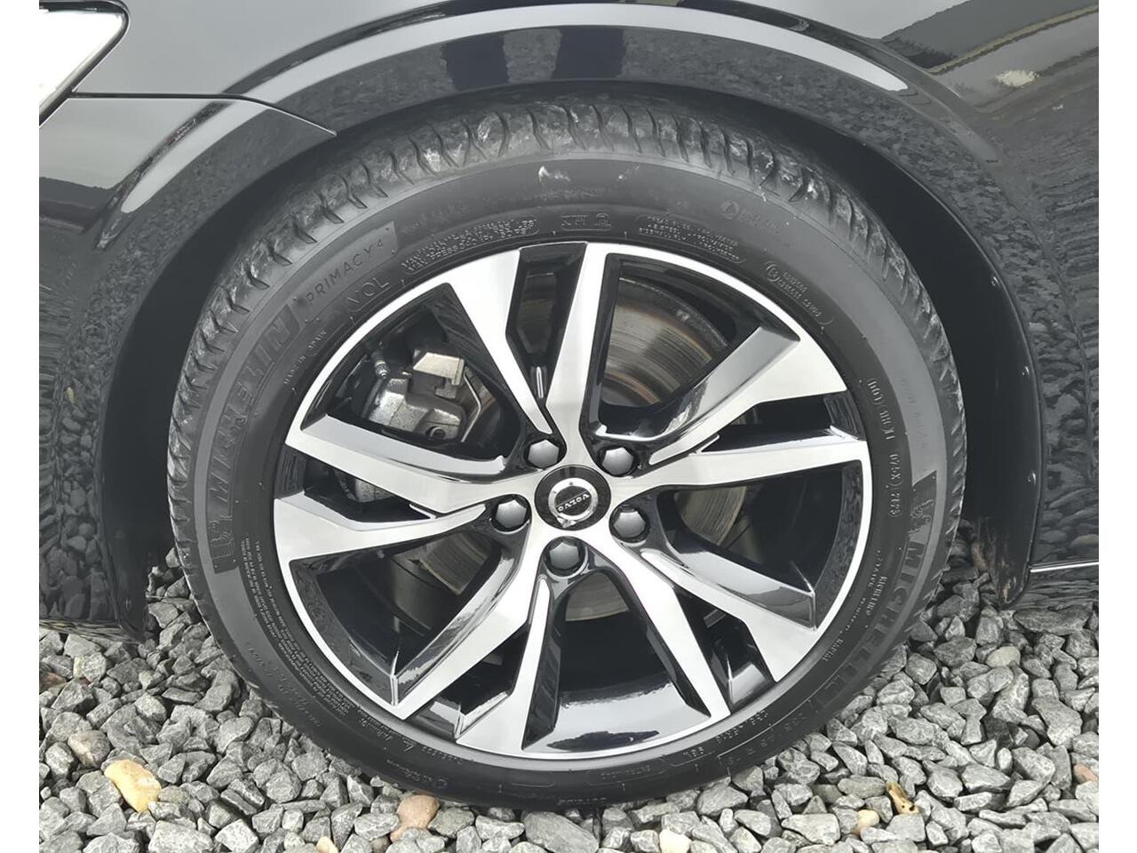 Volvo V60 2.0 B4 Plus Dark Leder pakket RG0R - 18" Wielen - Climate - Donkere hemel - Electrisch bedienbare voorstoelen met memory