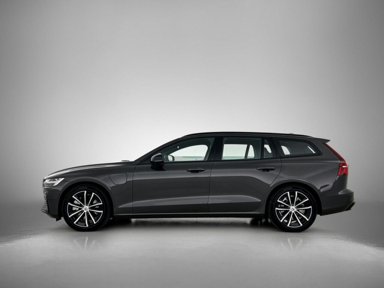 Volvo V60 2.0 T6 Plus Dark | Trekhaak | Sport Leder | 360* | Blis | Pilot