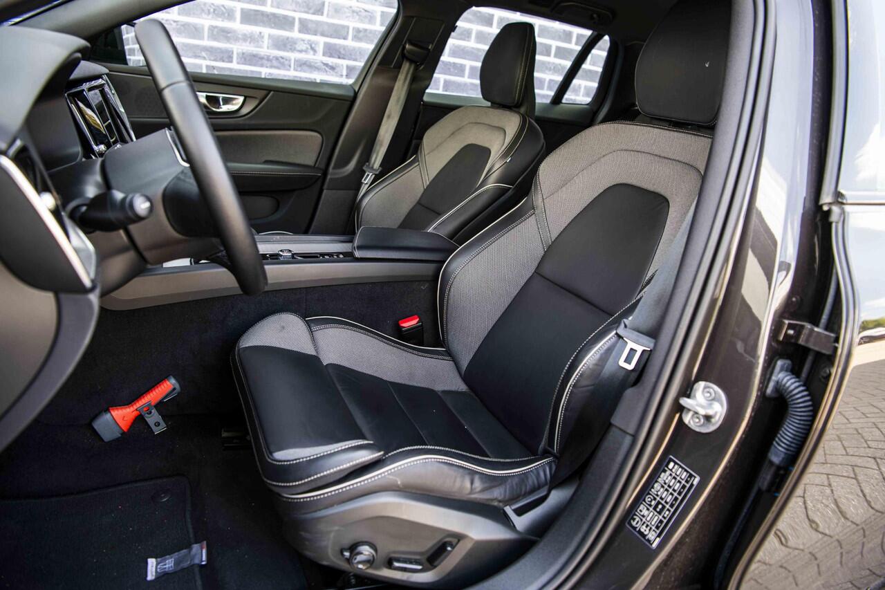 Volvo V60 2.0 B4 Plus Dark | Adaptive Cruise Control | 19" | Camera | Apple Carplay | Memory Seats | Leder | LED |