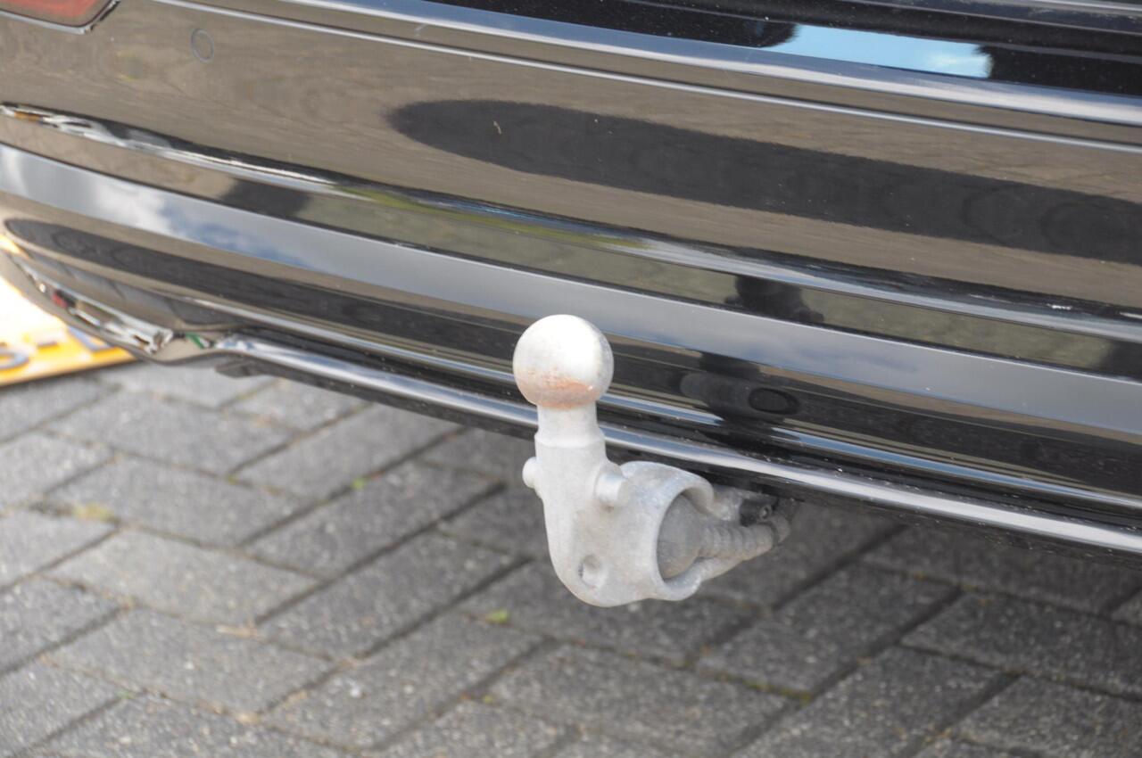 Volvo V60 T6 350PK Automaat Plug-in Hybrid AWD Plus Dark / Adaptive cruise control / Elektrische stoelen / Harman Kardon audio / Trekhaak / Pilot assist / BLIS / Stoel en stuur verwarming / Elektrische achterklep / Parkeersensoren met 360 camera / Google infotainme