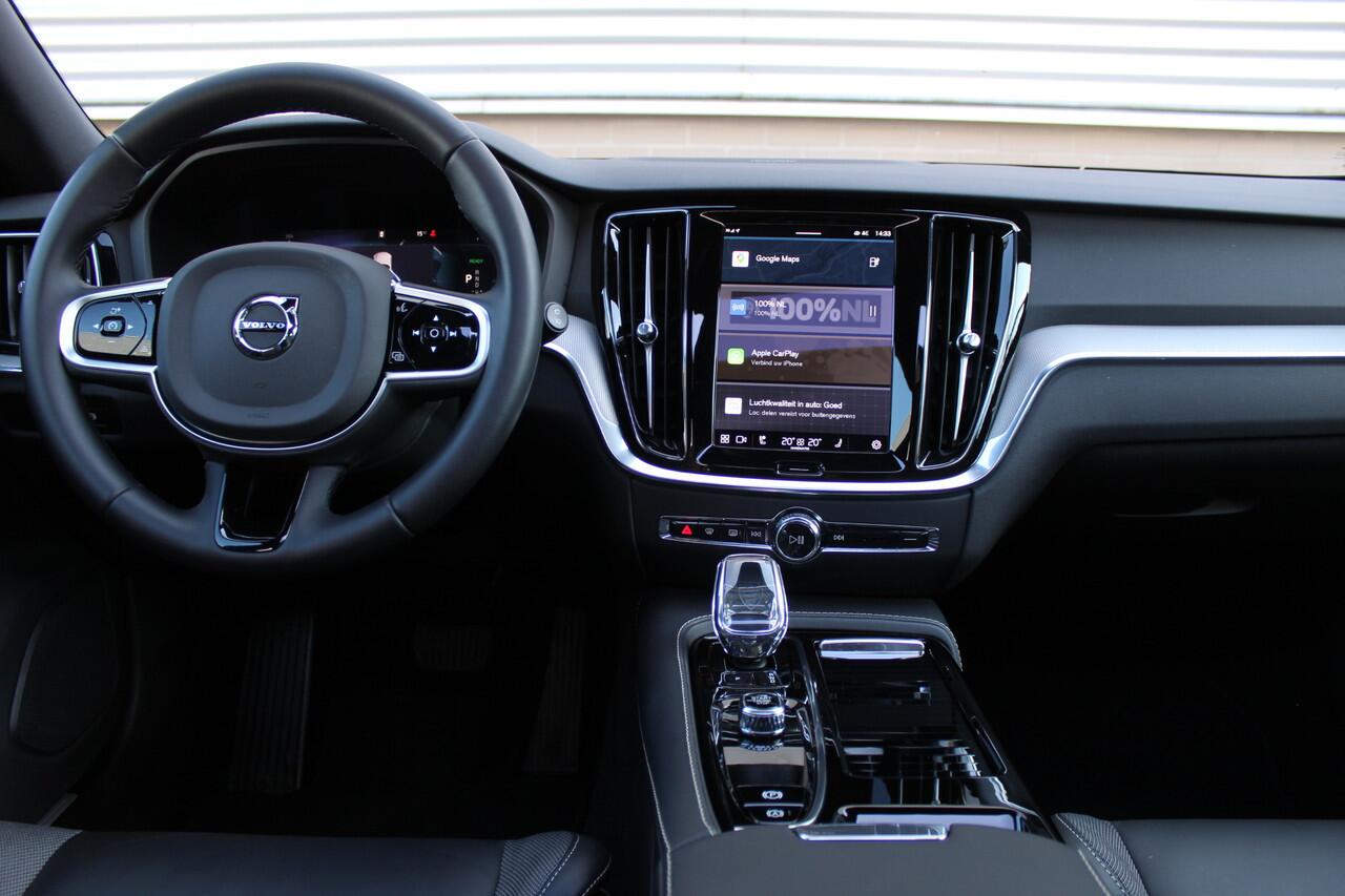 Volvo V60 2.0 T6 Plug-in hybrid AWD Plus Dark | Panoramadak | Trekhaak | BLIS | H/K | 360 Camera