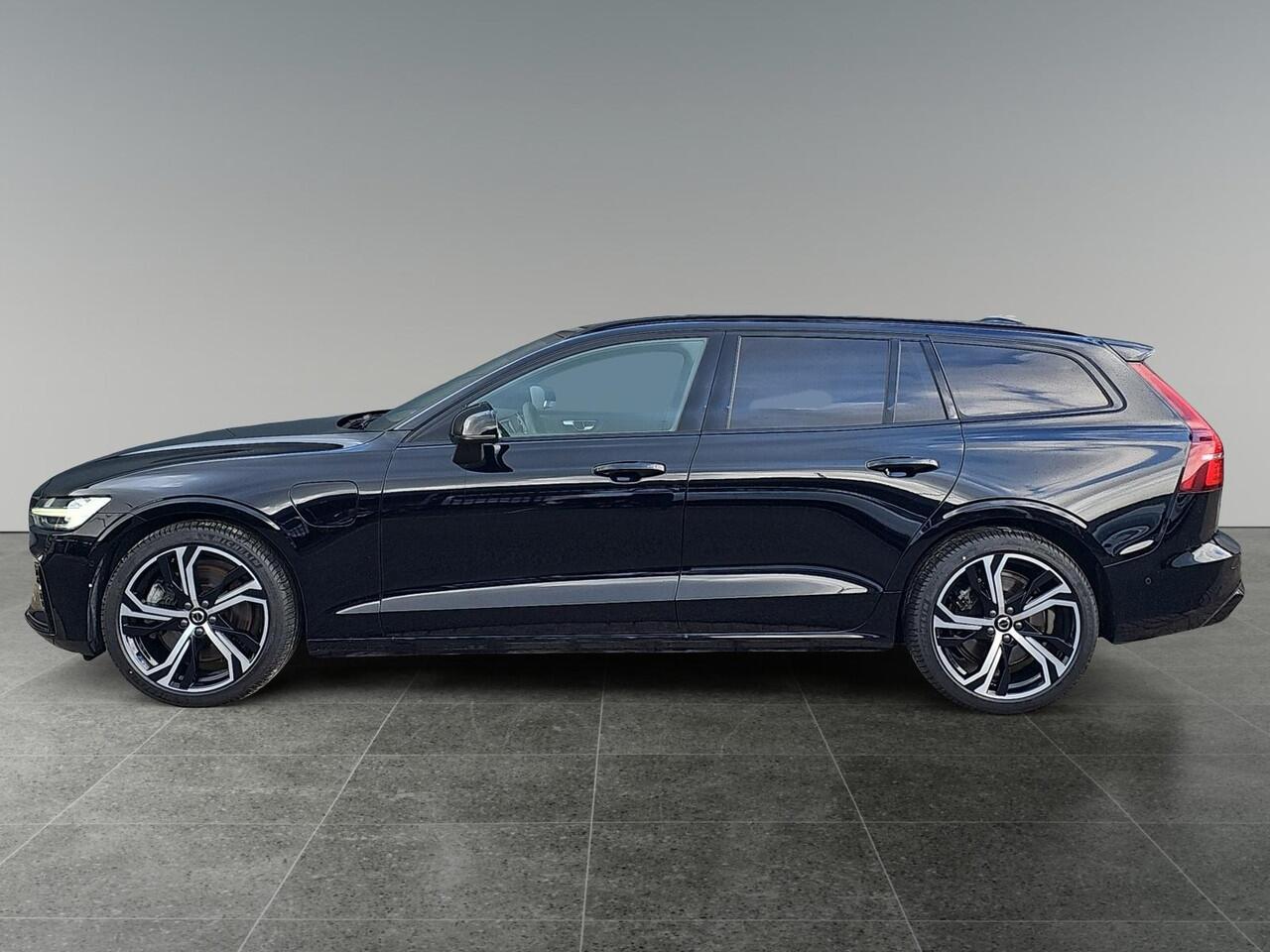 Volvo V60 2.0 T6 Plug-in hybrid AWD Ultra Dark | Sportstoelen | Head-up display | Panoramadak | Gelamineerde zijruiten |