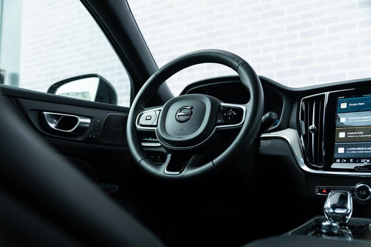 Volvo V60 T6 Plug-in hybrid AWD Plus Dark | Long Range | Trekhaak | All-seasonbanden | Elektr. bedienbaar schuif-\-kanteldak | Adaptive Cruise Control | Extra getint glas | 360 Camera | Stoelverwarming voor + achter | Verwarmd stuurwiel | Elektr. verwarmde voorruit