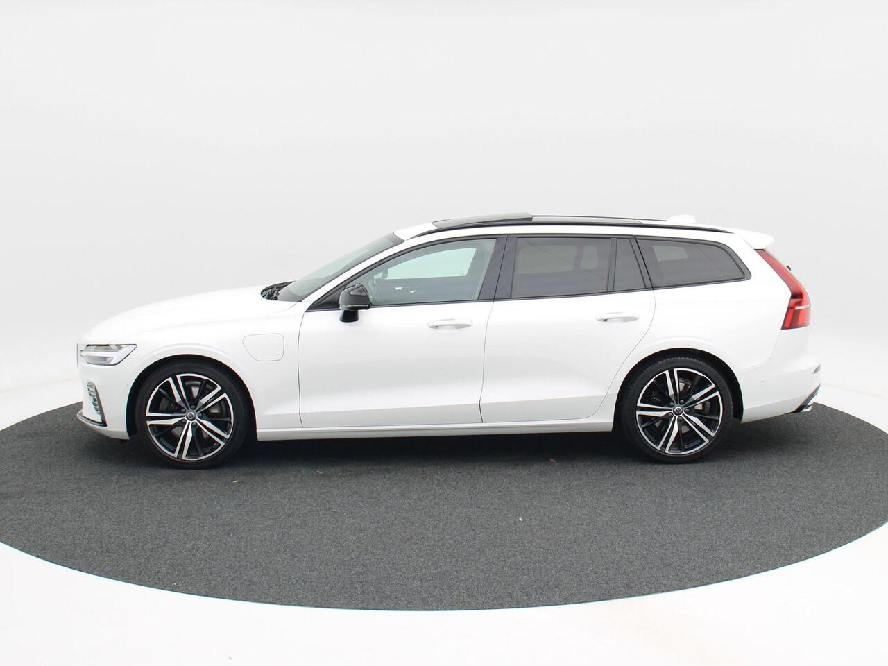 Volvo V60 2.0 T6 340 Pk Automaat Recharge AWD R-Design | Panoramadak | Harman/Kardon | Elektrische Achterklep | Stoelverwarming | 19 Inch | 105.407 Km!!