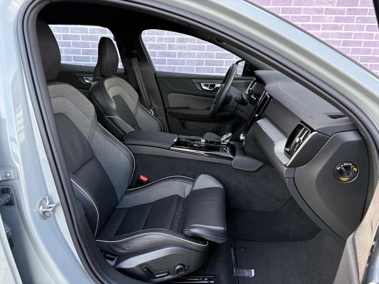 Volvo V60 2.0 T6 Plug-in hybrid AWD Plus Dark | 360° Camera | Stoel en stuurverwarming | Trekhaak | Adaptieve cruise control | Harman/Kardon audio | BLIS dodehoekdetectie |