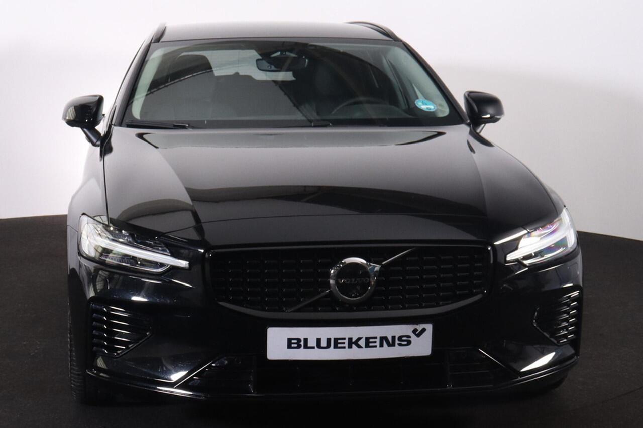 Volvo V60 T6 Recharge AWD Plus Dark - IntelliSafe Assist & Surround - 360º Camera - Harman/Kardon audio - Adaptieve LED koplampen - Verwarmde voorstoelen, stuur & achterbank - Parkeersensoren voor & achter - Elektr. bedienb. voorstoelen met geheugen - Extra getint 