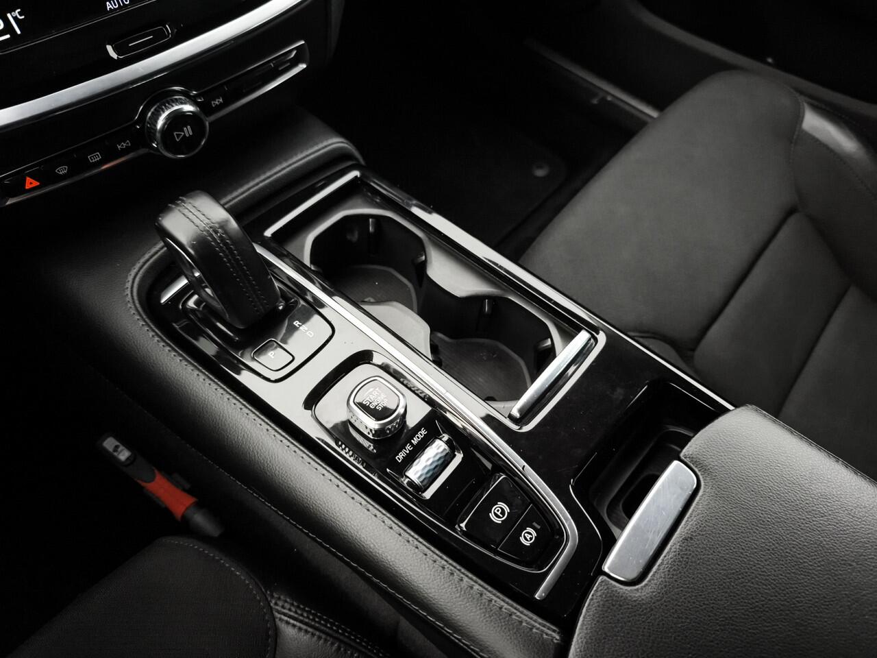 Volvo V60 2.0 T6 Recharge AWD Business Pro 1e-Eig. & Keurig-Onderh. BOVAG-Garantie. NL-Auto.