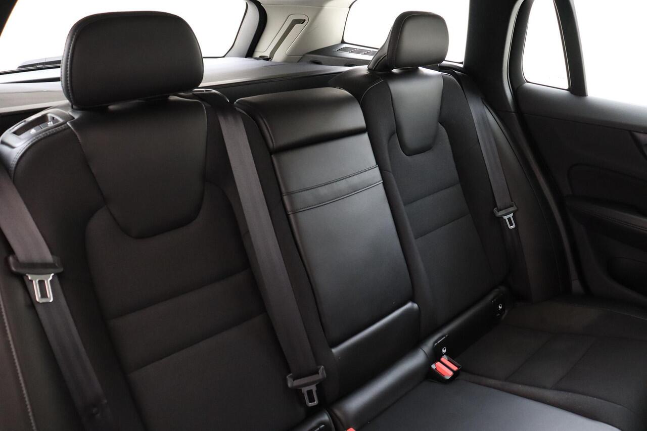 Volvo V60 T4 AUT. MOMENTUM PRO -BLIS|TREKHAAK|19"|ADAP.CRUISE|VERW.VOORSTOELEN
