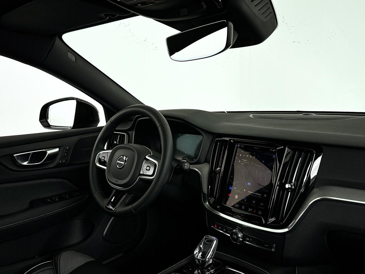 Volvo V60 T6 Plug-in hybrid AWD Plus Dark | 360° camera | Harman Kardon | Stoel- en Stuurverwarming | Trekhaak