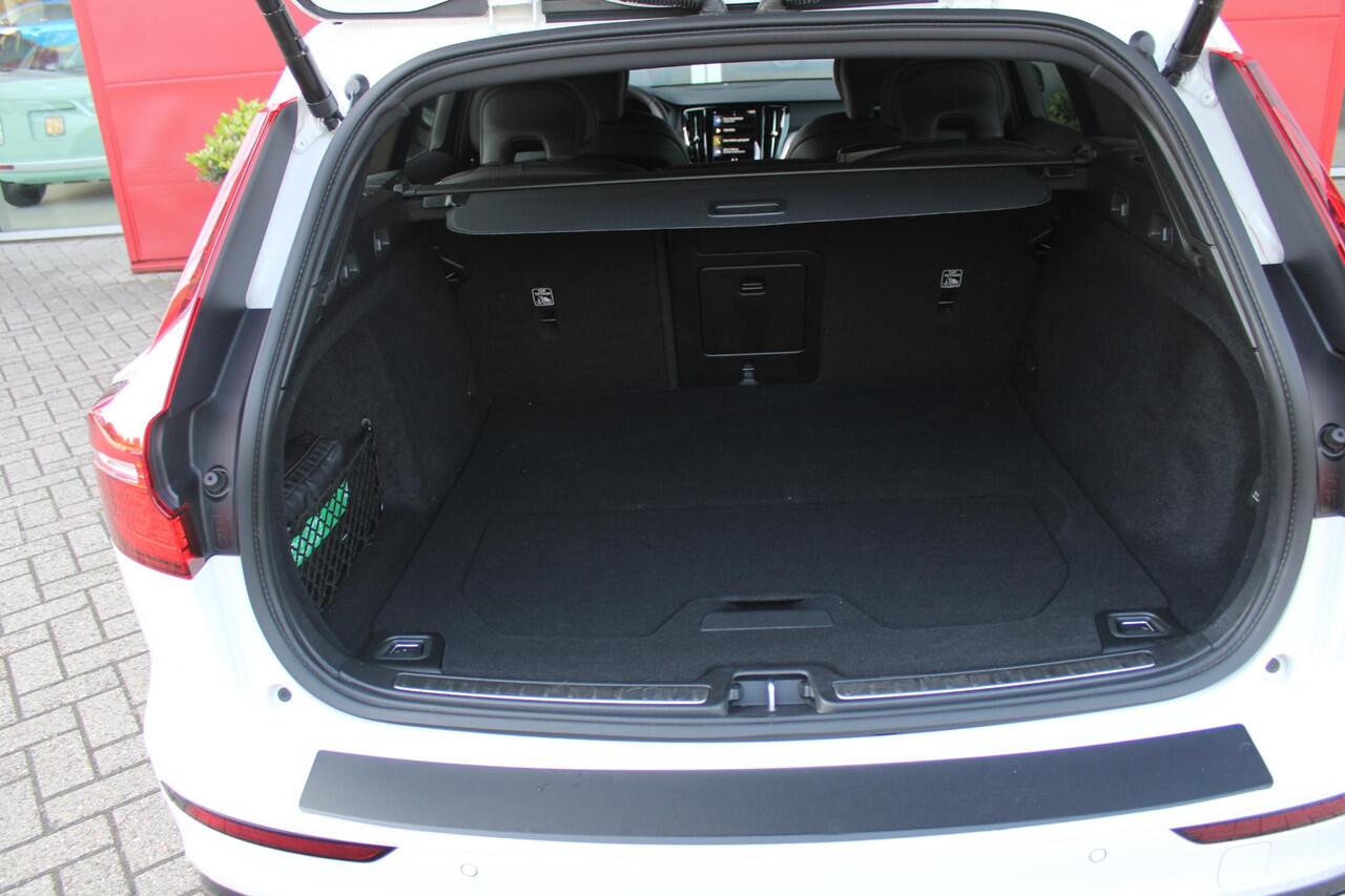 Volvo V60 2.0 T6 RECHARGE 340PK AWD R-DESIGN | ELEKTRISCH BEDIENBARE VOORSTOELEN MET GEHEUGEN OP BESTUURDERSSTOEL | 18" 5-Y SPAAKS MATT BLACK / DIAMOND CUT R-DESIGN WIELEN | HIGH PERFORMANCE SOUND HARMAN KARDON | ADAPTIVE CRUISE CONTROL | ACHTERUITRIJ CAMERA | GETI