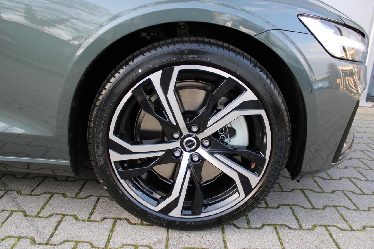 Volvo V60 T6 Plug-in hybrid AWD Plus Dark | Premium | Sport Stoelen | 19" Velgen