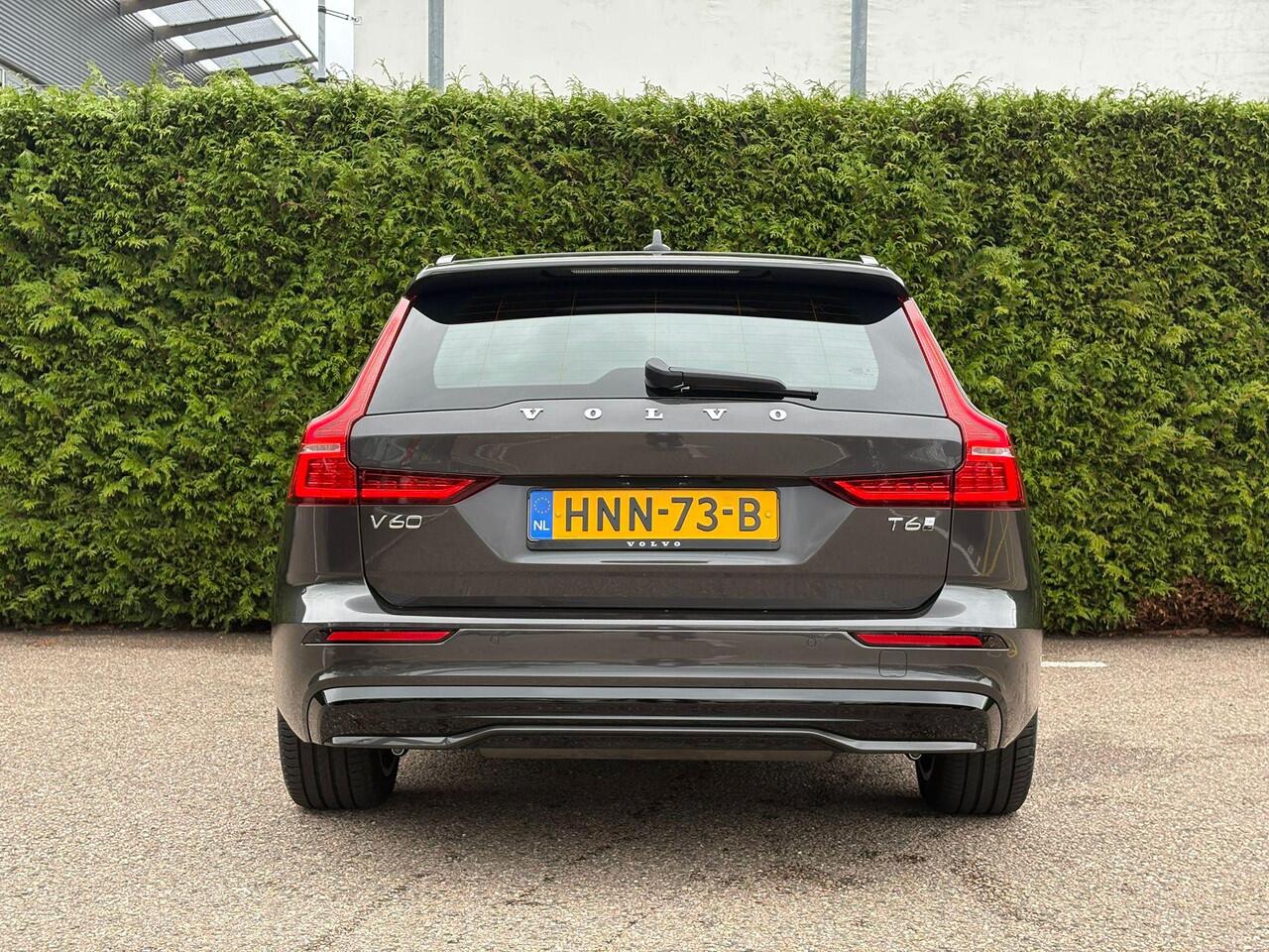 Volvo V60 T6 Plug-in hybrid AWD Plus Dark | Harman/Kardon | Stoel & Stuur verwarming | Trekhaak |