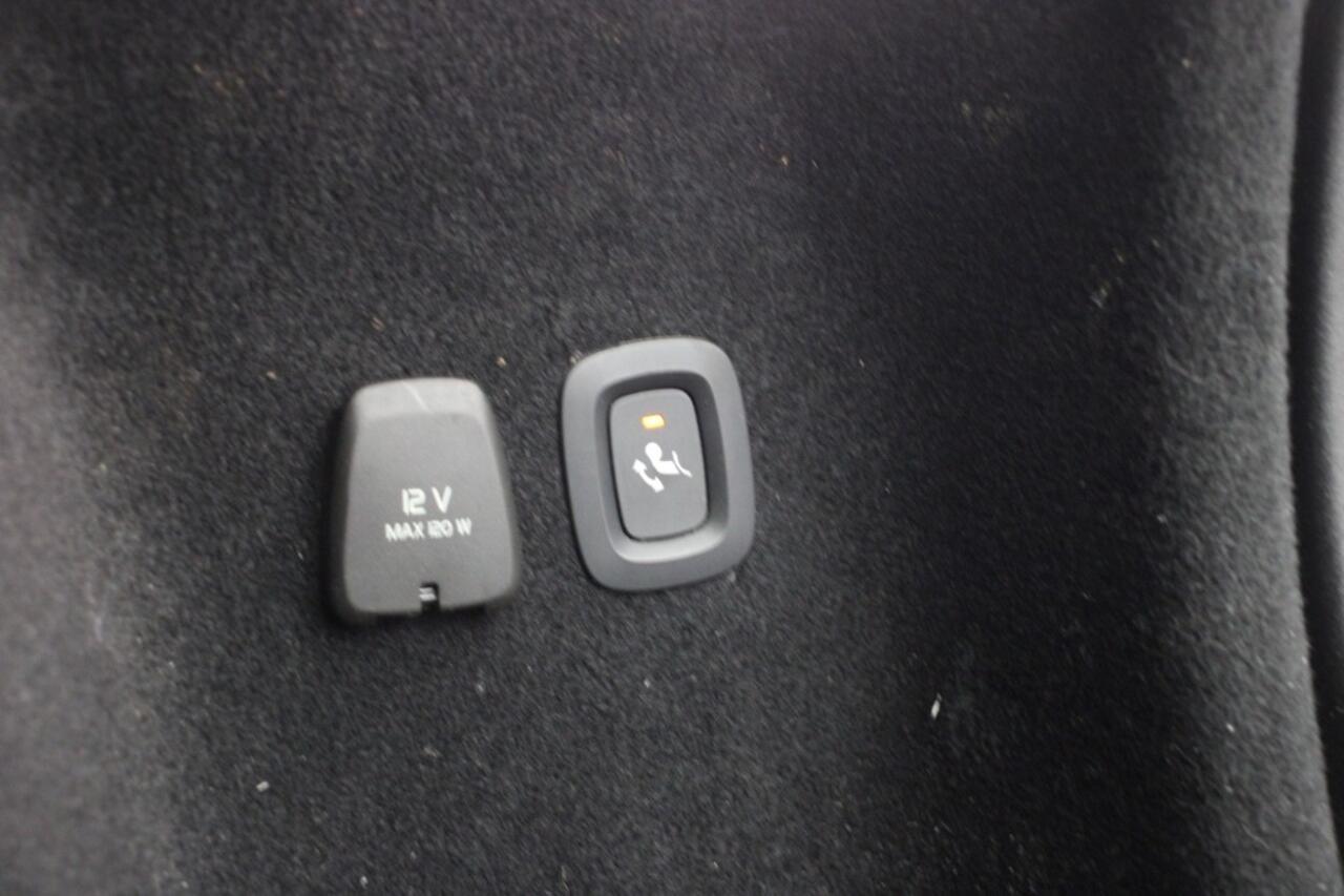 Volvo V60 2.0 T6 PHEV Twin Engine AWD Momentum Pro - Trekhaak, Leer