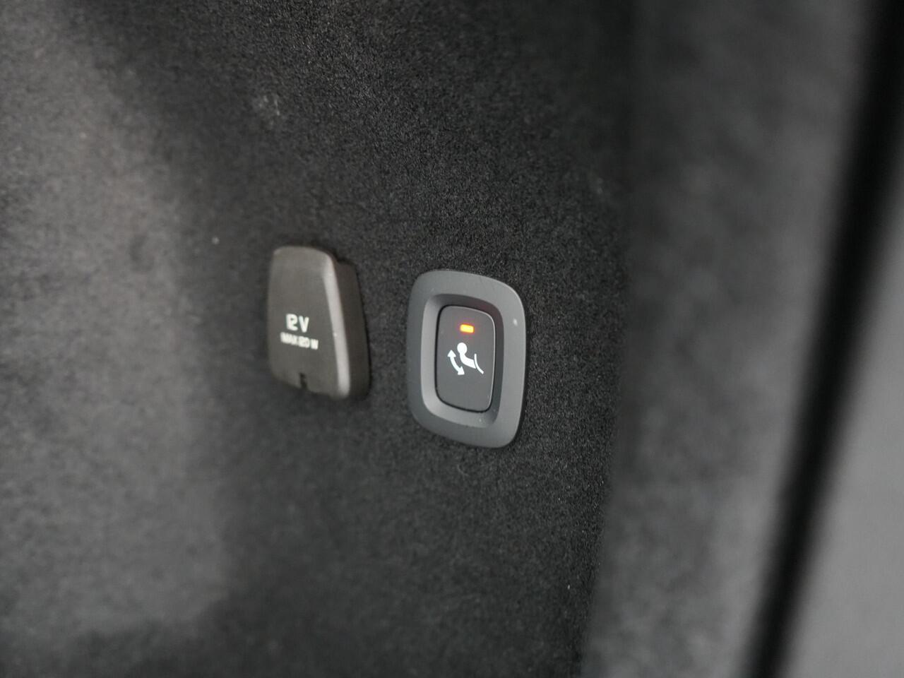 Volvo V60 T6 Recharge AWD Inscription Plug In Hybrid 340pk Dealer O.H PHEV | Trekhaak Af Fabriek | Panodak | Head Up | 360 Camera | Adaptive Cruise | Lederen Sporstoelen Memory & Verwarmd | Harman & Kardon | Blis | Keyless | Apple Carplay | Stuur Verwarmd |