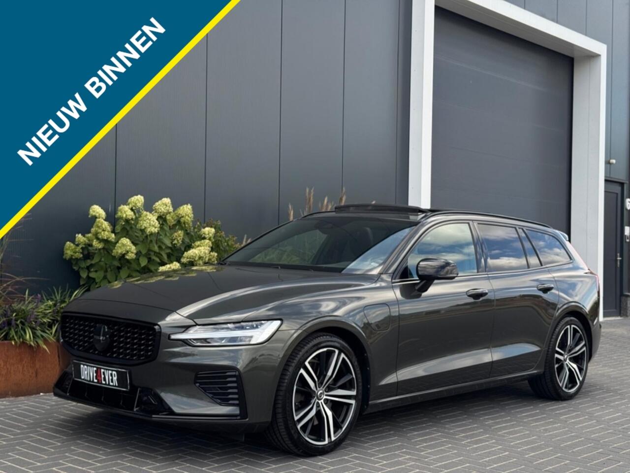 Volvo V60 2.0 T8 TE AWD R-Des. 392pk PANO CR CONTROL NAVI ECC