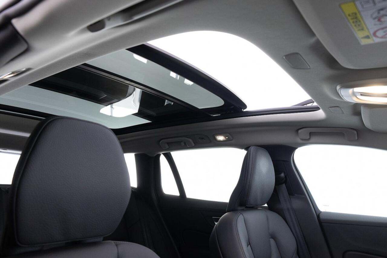 Volvo V60 2.0 T8 Plug-in hybrid AWD Ultra Dark | PANORAMA | ? 1e Eigenaar