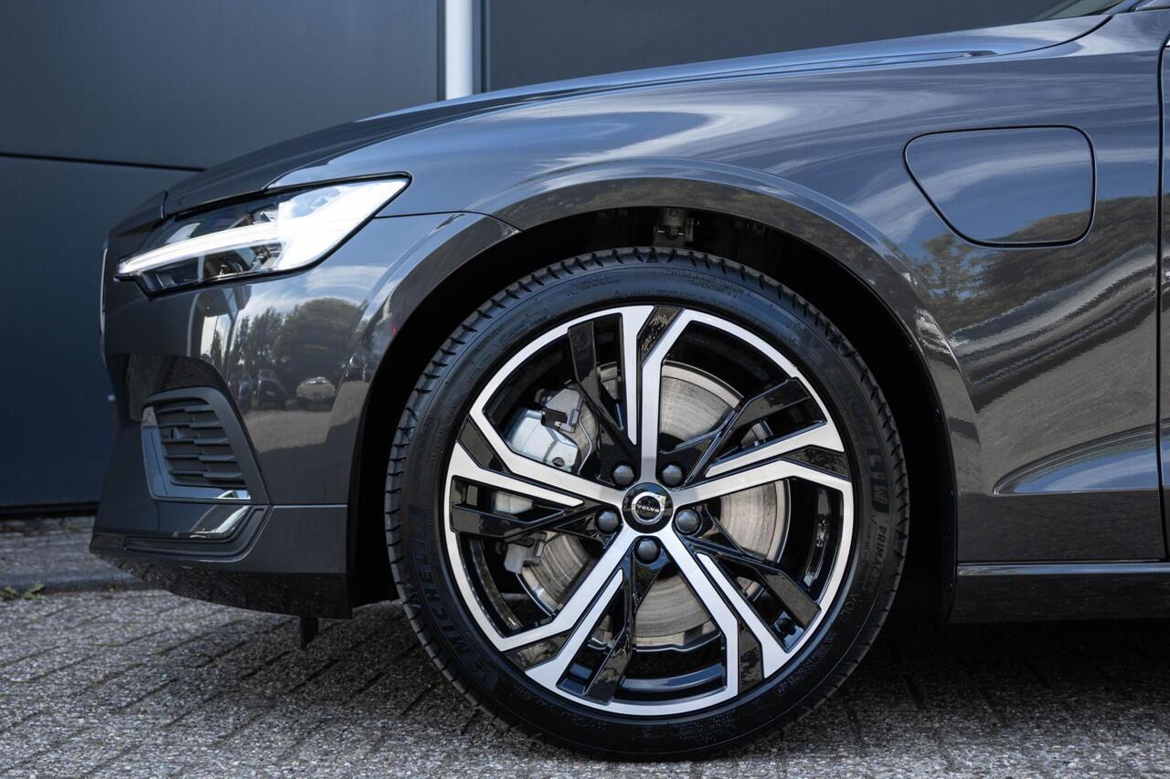 Volvo V60 T6 Plug-in hybrid AWD Plus Bright | Lederen interieur | Semi Elektrische Trekhaak | Keyless | Climate Pack | Elektrisch verstelbare stoelen | Adaptieve Cruise Control | Google Infotainment | 19 inch Lichtmetalen velgen | Parkeercamera en sensoren rondom |