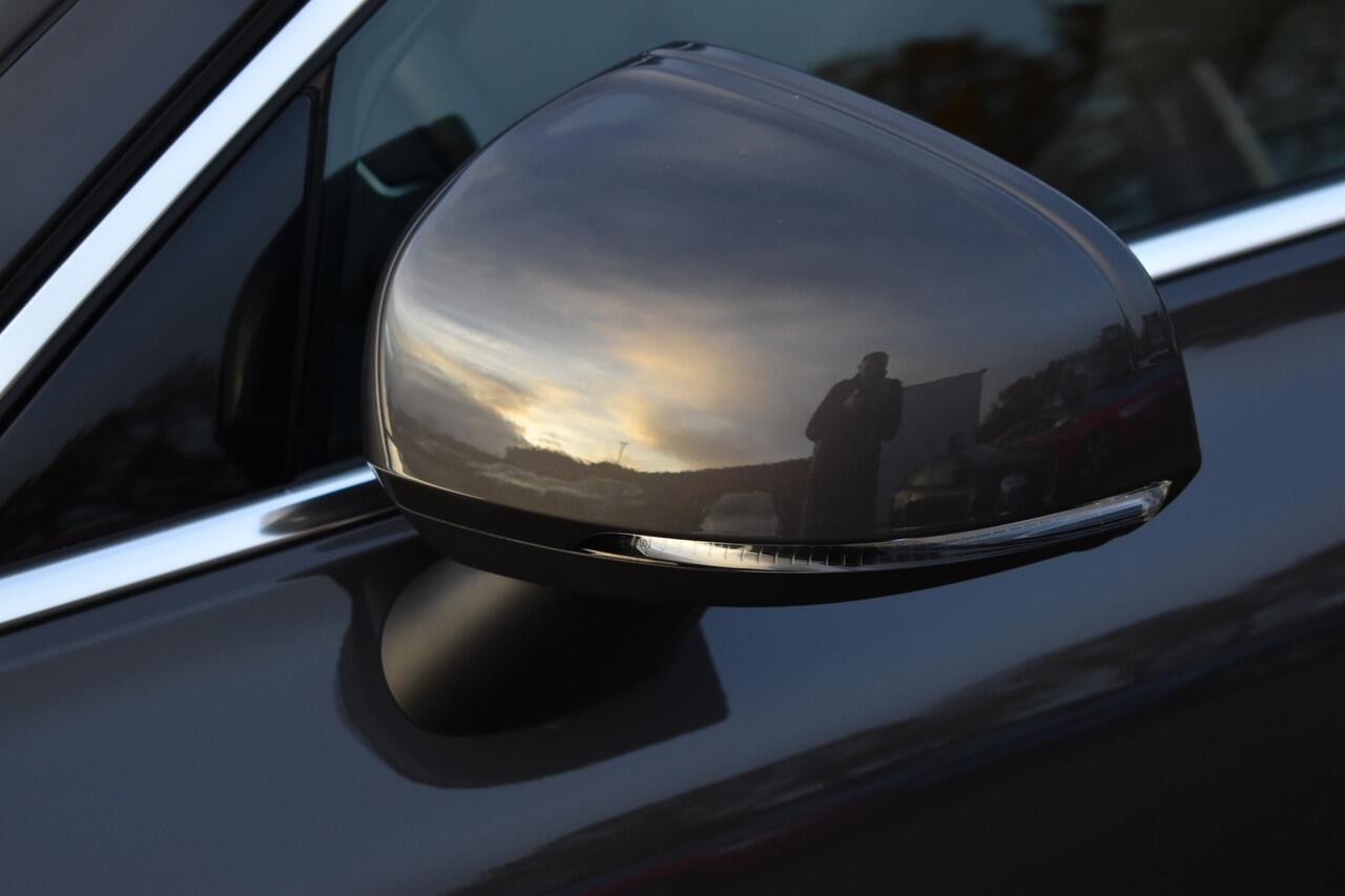 Volvo V60 T6 AWD 350PK Plug-in Hybrid Essential Edition | ¤3.000 Voordeel | Camera | 19"LMV | Stoel-stuur verwarming | Getint glas |