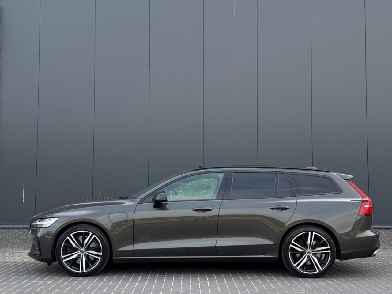 Volvo V60 2.0 T8 TE AWD R-Des. 392pk PANO CR CONTROL NAVI ECC