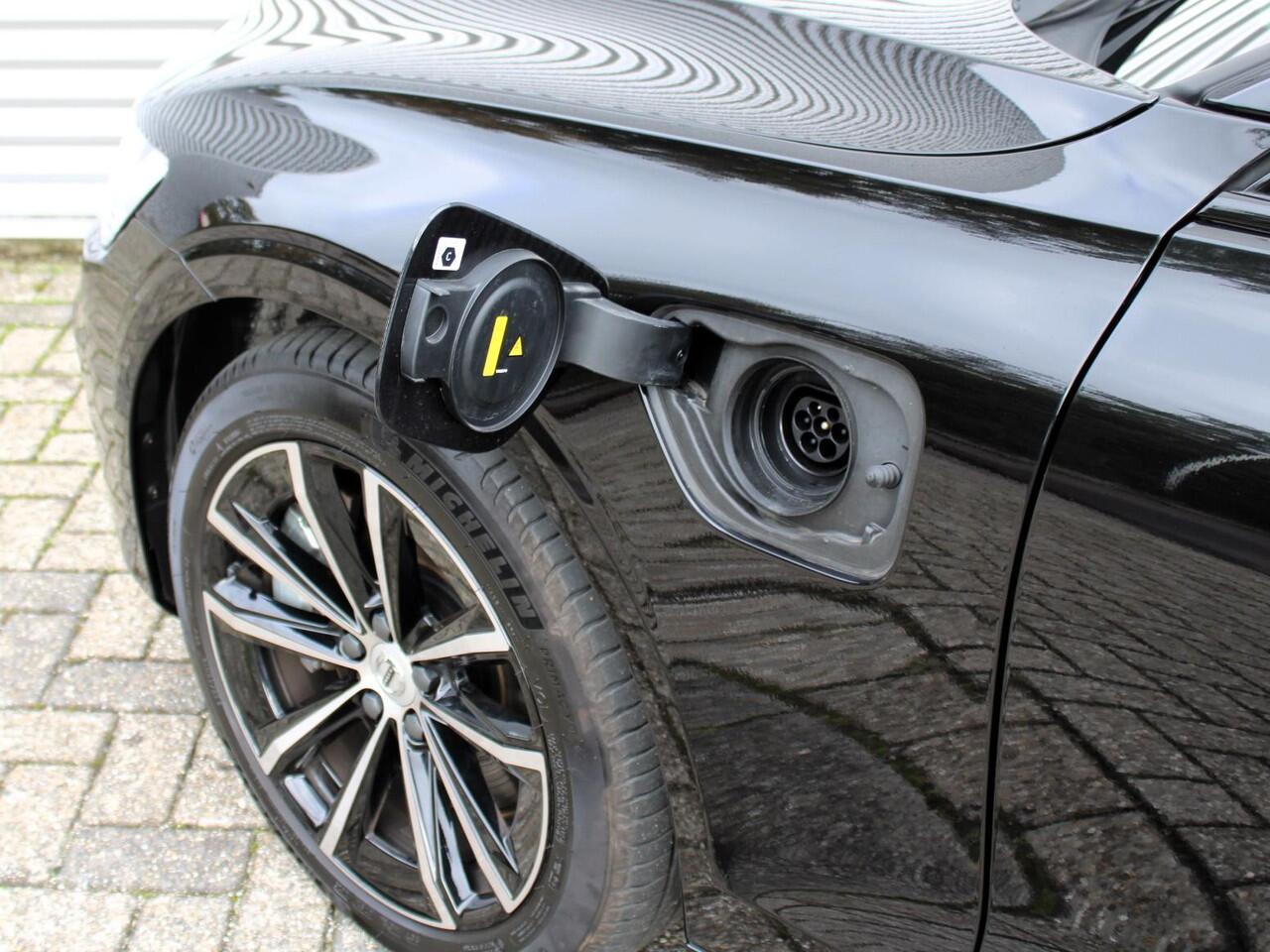 Volvo V60 2.0 T6 Plug-in hybrid AWD Plus Dark Automaat / 360* camera / Trekhaak / Nappa leder interieur / Long range accu / Google Maps navi