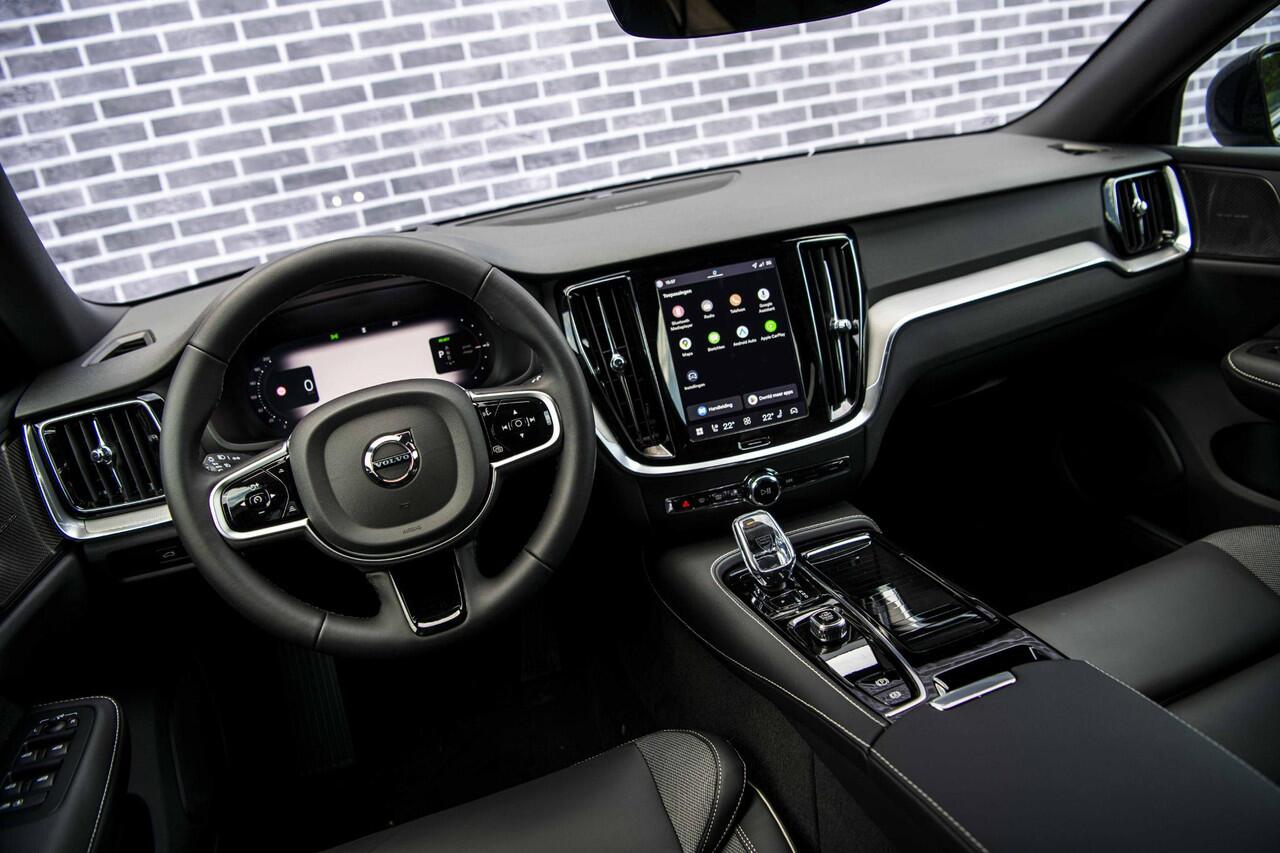 Volvo V60 2.0 T6 Plug-in hybrid AWD Plus Dark | Panoramadak | Head Up Display | Aurora Silver | Donker Glas | 360 Camera | 19" |