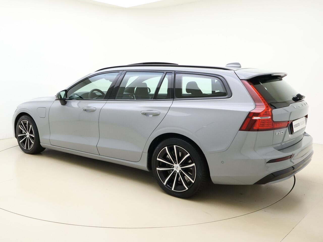 Volvo V60 T6 350pk AWD Plus Dark / Panorama dak / Contour stoelen / Camera rondom / Harman en Kardon audio / Trekhaak /