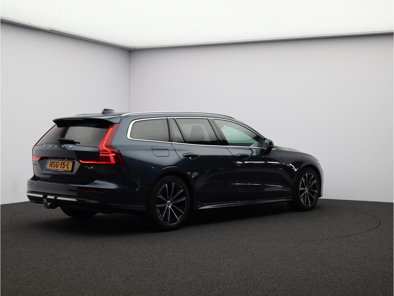 Volvo V60 T6 350PK Plug-in hybrid AWD Core Bright / Exterior Stylingkit / Trekhaak / 360 Camera / Lighting Pack / Keyless Entry / Full LED / BLIS / Elektrische Achterklep / Park Assist V+A /