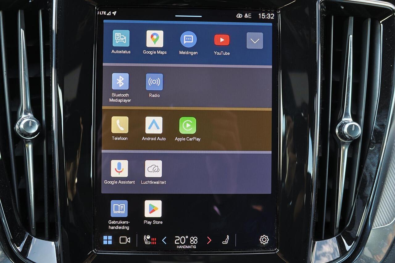 Volvo V60 T6 Recharge AWD Plus Dark - IntelliSafe Assist & Surround - 360º Camera - Harman/Kardon audio - Verwarmde voorstoelen, stuur & achterbank - Parkeersensoren voor & achter - Elektr. bedienb. voorstoelen met geheugen - Elektr. inklapbare trekhaak - 18' LMV