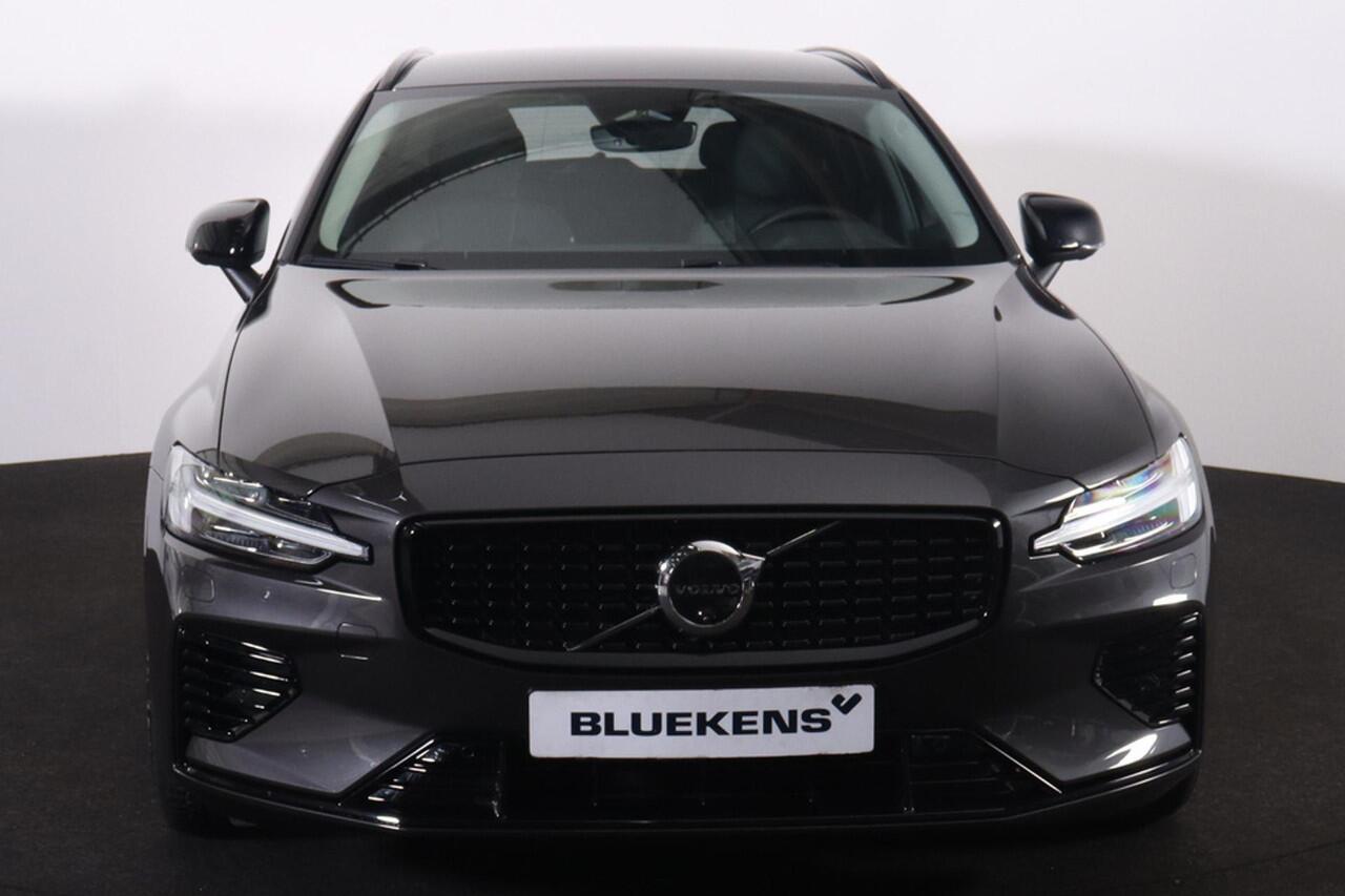 Volvo V60 T6 Recharge AWD Plus Dark - IntelliSafe Assist & Surround - 360º Camera - Harman/Kardon audio - Adaptieve LED koplampen - Verwarmde voorstoelen, stuur & achterbank - Parkeersensoren voor & achter - Elektr. bedienb. voorstoelen met geheugen - Extra getint 