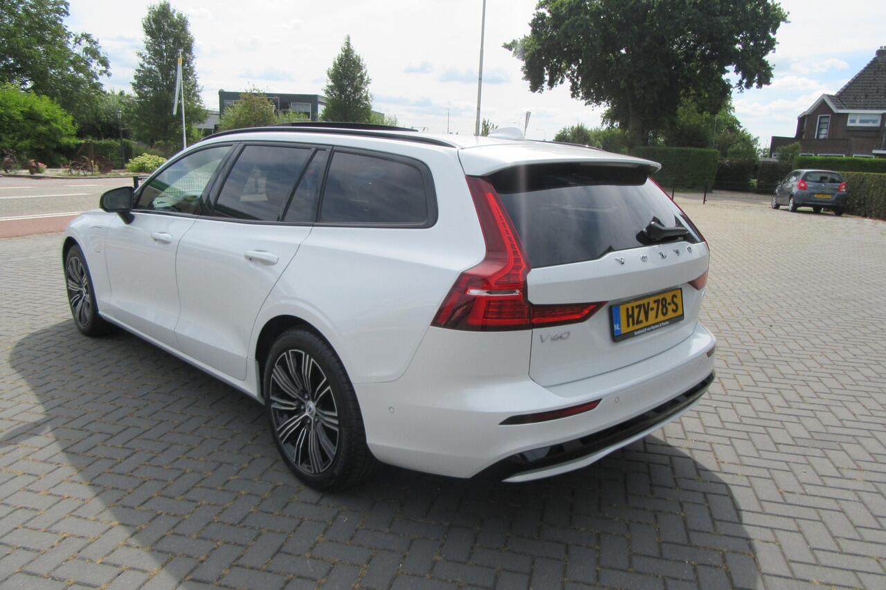 Volvo V60 2.0 T6 Plug-in hybrid AWD Ultra Dark, Full Options