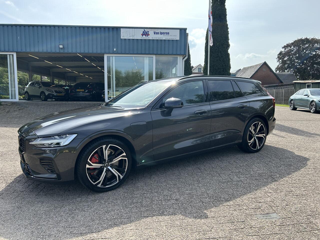 Volvo V60 2.0 T6 Plug-in hybrid AWD Plus Dark Ned. auto