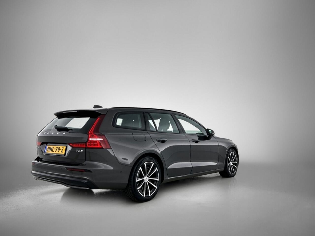 Volvo V60 2.0 T6 Plus Dark | Trekhaak | Sport Leder | 360* | Blis | Pilot