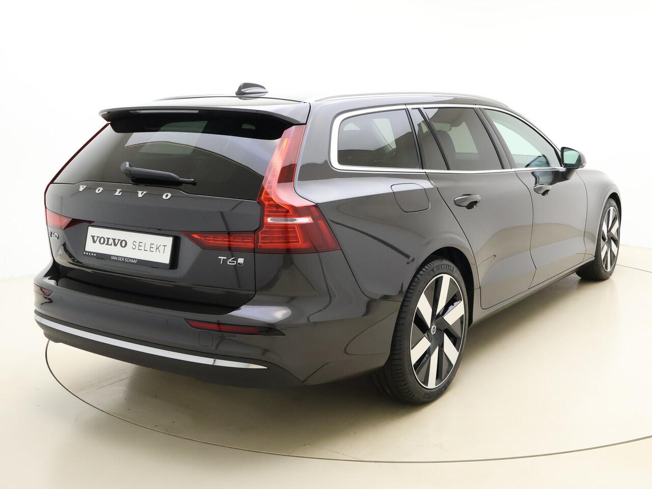 Volvo V60 T6 350pk AWD Essential Edition Bright / NIEUW! 10km / Blond leder / ACC / PDC V+A / Camera / Stoel/- en stuurverwarming / 19'' Velgen / Getint glas /