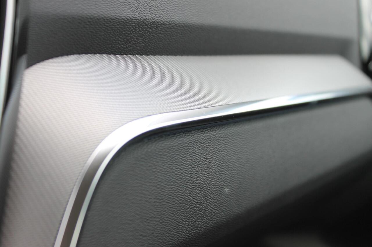 Volvo V60 T6 350PK Automaat Plug-in hybrid AWD Plus Dark Long Range / Google infotainment / Cruise Control / Lederen bekleding / Keyless entry / Elektrisch bedienbare voorstoelen met geheugen / Verwarmbare voorstoelen